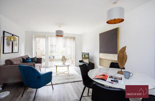 Knaphill Apartamento | Knaphill - 2 Bedroom House - Garden & Parking