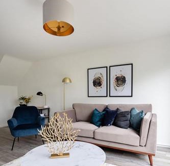 Knaphill Apartamento | Knaphill - 2 Bedroom House - Garden & Parking