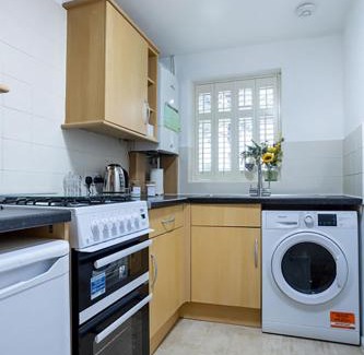 Knaphill Apartamento | Knaphill - 2 Bedroom House - Garden & Parking