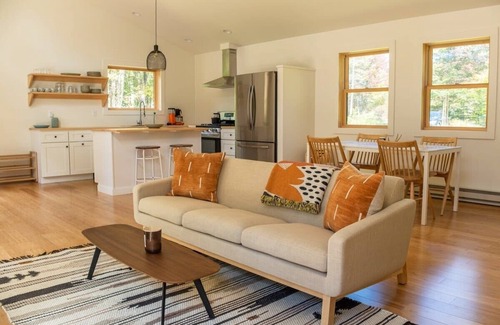Livingston Manor Casa | Knickerbocker Knoll: Tranquil + Modern w/ Hot Tub