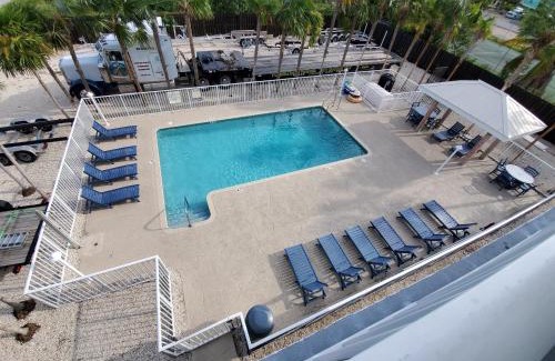 Marathon Hotel | Knight's Key Suites