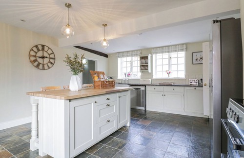 Ipswich Cabaña | KNIGHTS FARM, pet friendly, character holiday cottage in Harkstead