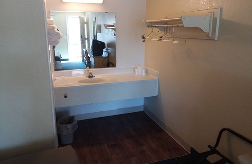 Burlington Hotel | Knights Inn Burlington, NC
