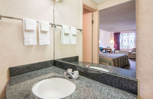 Canton Hotel | Knights Inn Canton