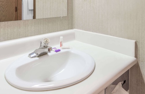 Murlin Heights Hotel | Knights Inn Dayton at Poe Ave