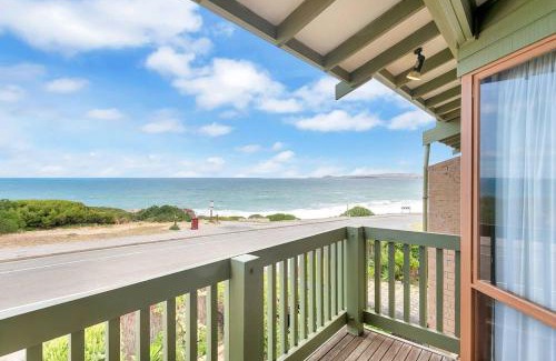 Port Elliot Casa | Knights View - 2 14 Merrilli - BYO Linen - Wi-Fi - Beachfront