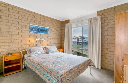 Port Elliot Casa | Knights View - 2 14 Merrilli - BYO Linen - Wi-Fi - Beachfront