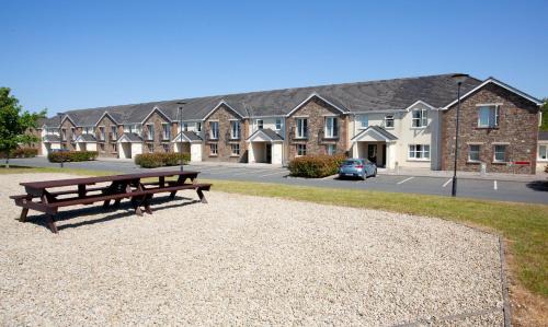 Trim Casa | Knightsbrook Hotel Courtyard Accommodation