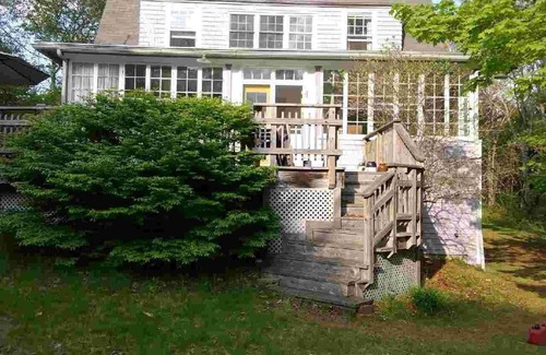 Peaks Island Cabaña | Fabuloso Turn of The Century Cottage
