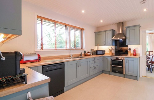 Bankend Cabaña | KNOCKENDOCH, pet friendly, character holiday cottage in New Abbey