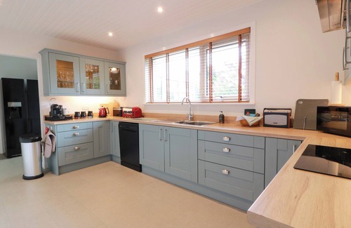 Bankend Cabaña | KNOCKENDOCH, pet friendly, character holiday cottage in New Abbey