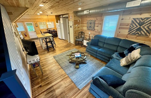 Conneaut Lake Cabaña | Knot Shores- Cozy, 3 bedroom Cottage, w/water access