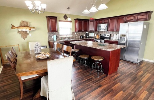 Golden Meadow Casa | Knot Workin - Boat Access - Island Realty