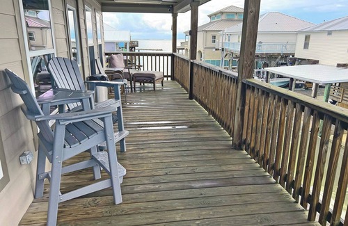 Golden Meadow Casa | Knot Workin - Boat Access - Island Realty
