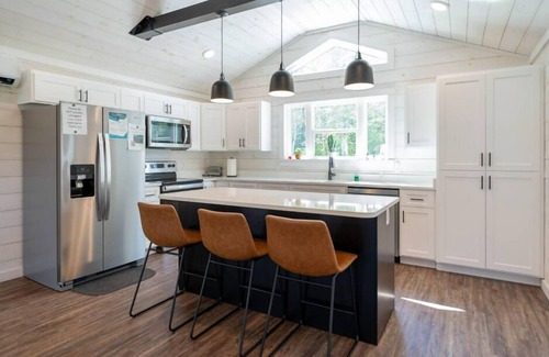 Salem Casa | Knott Quite at the lake - 4bd/3ba with pool table