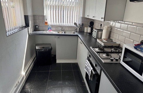 Liverpool Casa | Knotty Ash - 3 Beds - Sleeps 6 - On-Site Parking