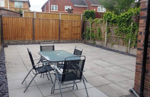 Liverpool Casa | Knotty Ash - 3 Beds - Sleeps 6 - On-Site Parking
