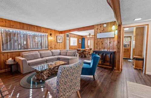 Big Bear City Casa | Knotty Hideaway - THE PERFECT BIG BEAR EXPERIENCE!