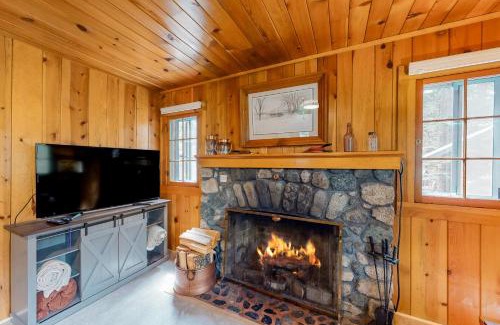 Joseph Casa | Knotty Pine Cabin