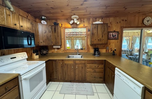 Milford Casa | Knotty Pine - Private cabin nestled in the woods, fire pit, near CDP/ASV