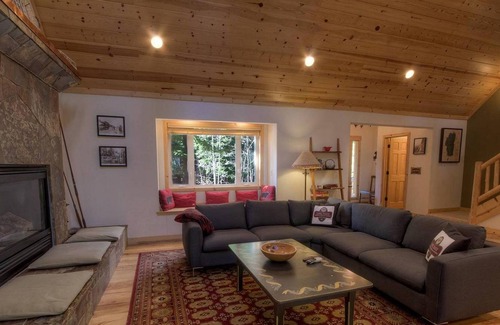 Tahoma Casa | Knotty Pine Retreat by Lake Tahoe Accommodations