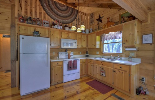 Hidden Lake Cabina | Knotty Pines - Pet-friendly, fireplace, & firepit!