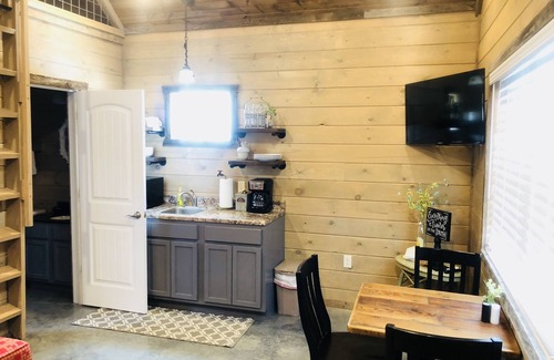Mountain View Cabina | NUEVO The Knotty Squirrel Unit # 2 - 1BR Cabin W / Loft at the Square Mtn. Ver, AR