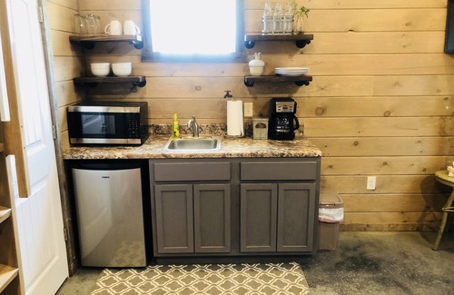 Mountain View Cabina | NUEVO The Knotty Squirrel Unit # 2 - 1BR Cabin W / Loft at the Square Mtn. Ver, AR