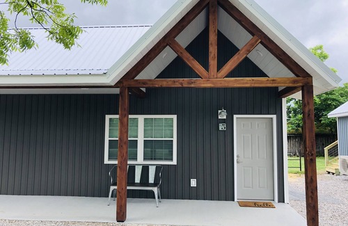 Mountain View Cabina | La unidad de ardilla Knotty 5 (King Suite)