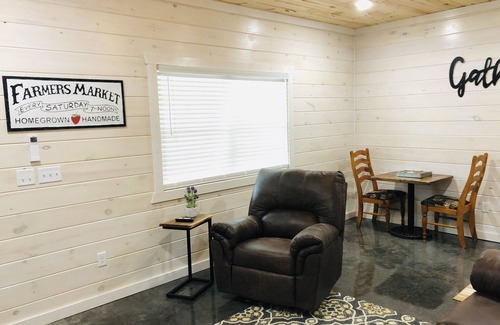 Mountain View Cabina | La unidad de ardilla Knotty 5 (King Suite)