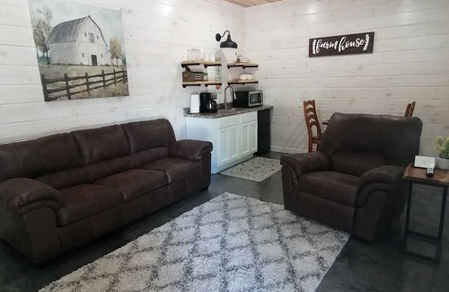 Mountain View Cabina | Knotty Squirrel Unit 6 King Suite with pullout sofa