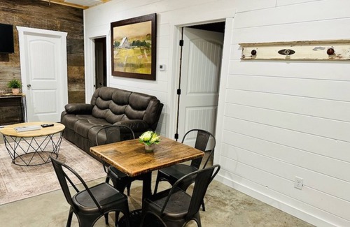 Mountain View Cabina | Knotty Squirrel Unit 7 Multibedroom Suite