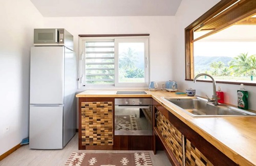 French Polynesia Casa | Koa bungalow 50 m from a private white-sand beach + kayak