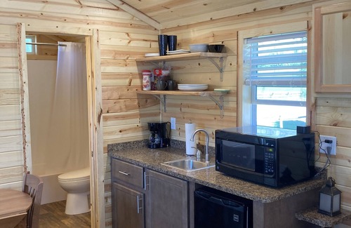 Irwin Cabina | KOA Style Cabin 2 - Swan Valley RV Park. Short walk to the beautiful Snake River