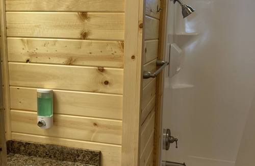 Irwin Cabina | KOA Style Cabin 2 - Swan Valley RV Park. Short walk to the beautiful Snake River