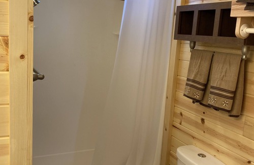Irwin Cabina | KOA Style Cabin 2 - Swan Valley RV Park. Short walk to the beautiful Snake River