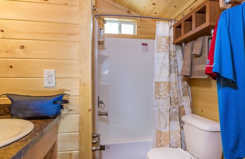 Irwin Cabina | KOA Style Cabin1 - Swan Valley RV Park. Short walk to the beautiful Snake River.
