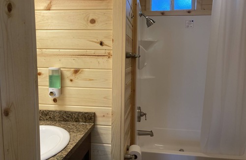 Irwin Cabina | KOA Style Cabin1 - Swan Valley RV Park. Short walk to the beautiful Snake River.