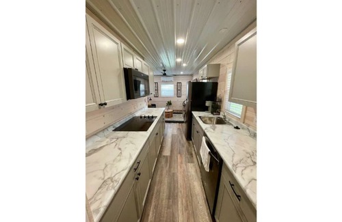 Carbon Hill Casa | Koby-NEW tiny home with shared fishing pond
