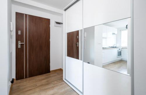 Baluty Apartamento | Kochanowskiego Parkside Apartment by BookingHost