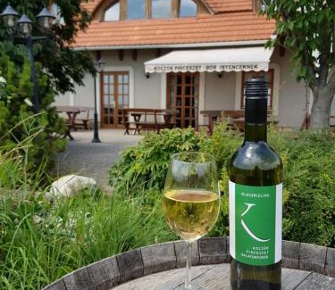 Balatonfured Casa | Koczor Winery & Guesthouse