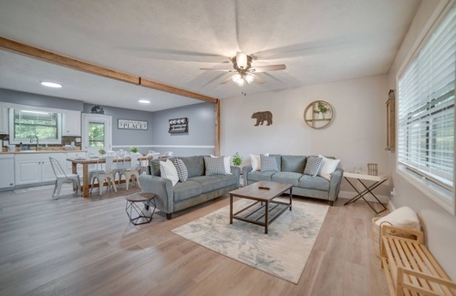 Kodak Casa | Kodak Getaway w/ Covered Decks + Game Room!