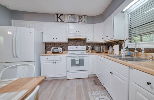 Kodak Casa | Kodak Getaway w/ Covered Decks + Game Room!