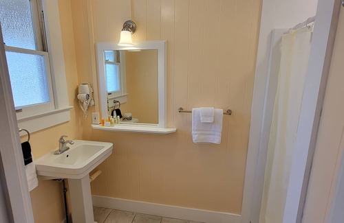 Hawi Hotel | Kohala Village Inn