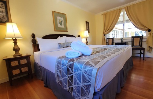 Hawi Hotel | Kohala Village Inn