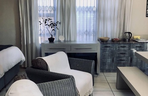 Bedfordview Casa | Koi Liv-Inn