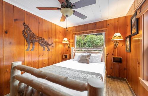 Maple Valley Casa | Koi Story Cabin on the Lake - Waterfront, near Bike Trail