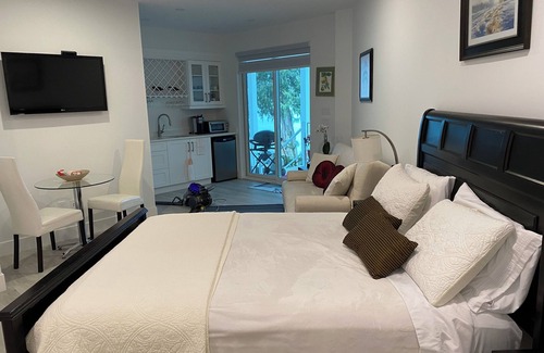 West Porpoise Bay Apartamento | Koka Coast By The Sea-1- Private Suite 6406 Gale Ave N