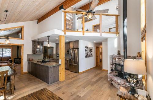 Truckee Casa | Kokanee at Tahoe Donner - Charming 3 BR - Pool Table - Fireplace - Amenity Access!