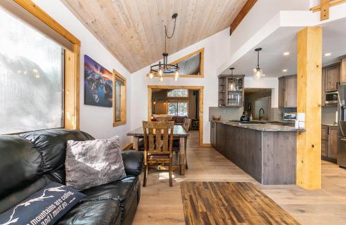 Truckee Casa | Kokanee at Tahoe Donner - Charming 3 BR - Pool Table - Fireplace - Amenity Access!